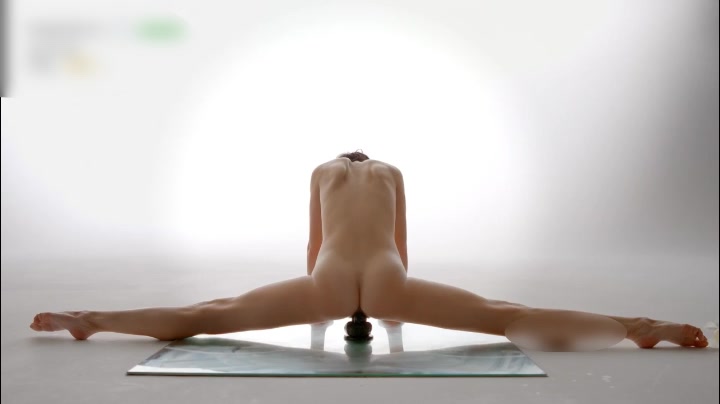 两姐妹享受超大号假屌自慰 无毛粉嫩阴道近距离特写 视觉冲击你的神经