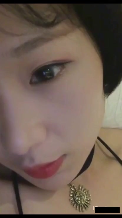 极品短发主播现场直播漏逼，逼逼被操的得有一点黑了