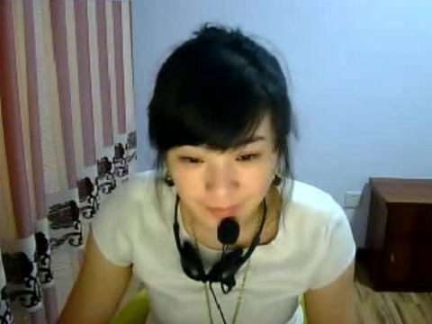 可爱美眉镜头前摸奶激情秀秀，爽乎淫荡表情挑逗网友