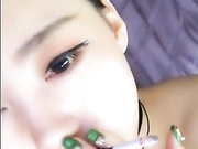 宅男女神和狼友神侃，性感粉嫩美乳和淫骚小穴，能让人精尽人亡