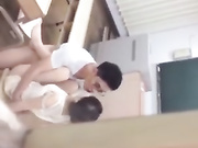 目前微博上最火的某女老师和16岁男学生教室做爱视频