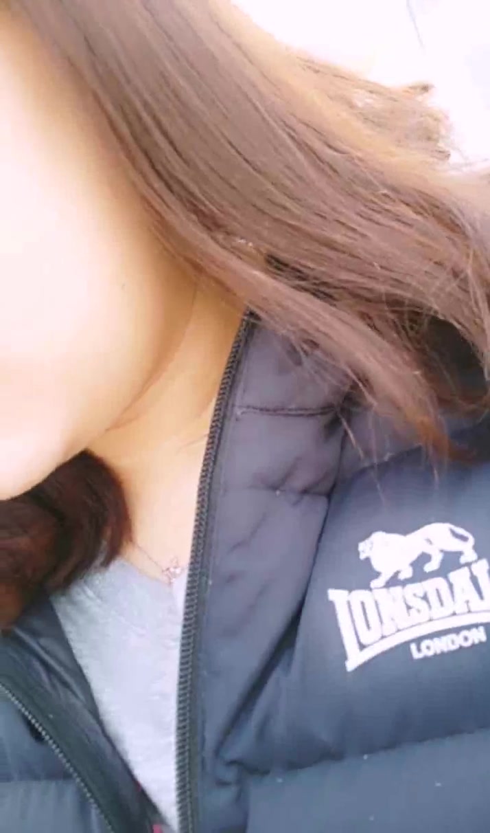 现在主播是越播越离谱东北大奶少妇驱车大冷天户外马路桥下与炮友直播啪啪听到有人直接把男的吓跑了