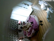 漂亮长发大学美女提前开好房间等异地男友进来后饥不可耐的猛操,刚干完美女换上性感情趣服还要,把男的累倒了